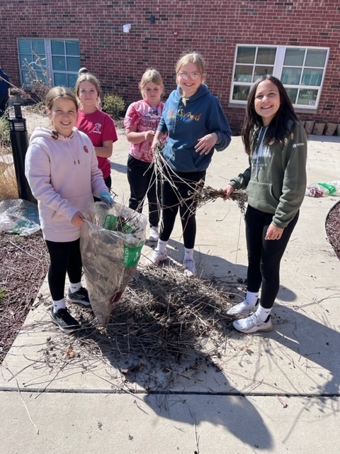 Student Council Courtyard Cleanup